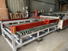 لفات شبكة الألياف الزجاجية الأوتوماتيكية إلى آلة قطع الألواح
